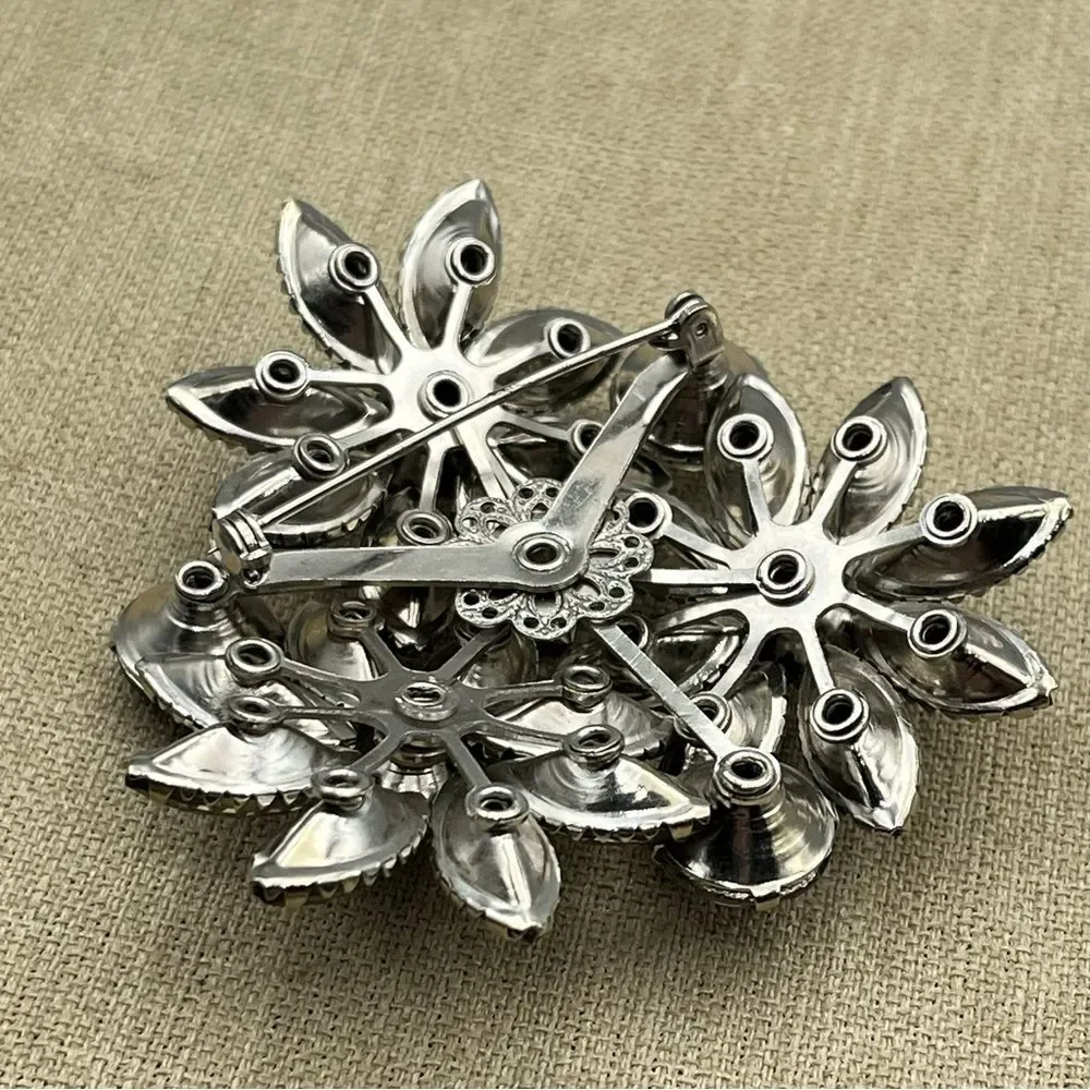 Large unisex glass silver tone prong set 3D grey floral 3 set Brooch - Picture 8 of 8